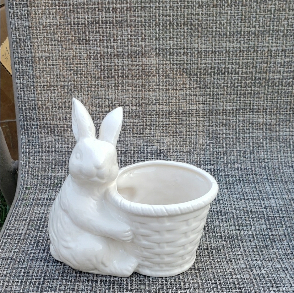 Ceramic bunny pot
